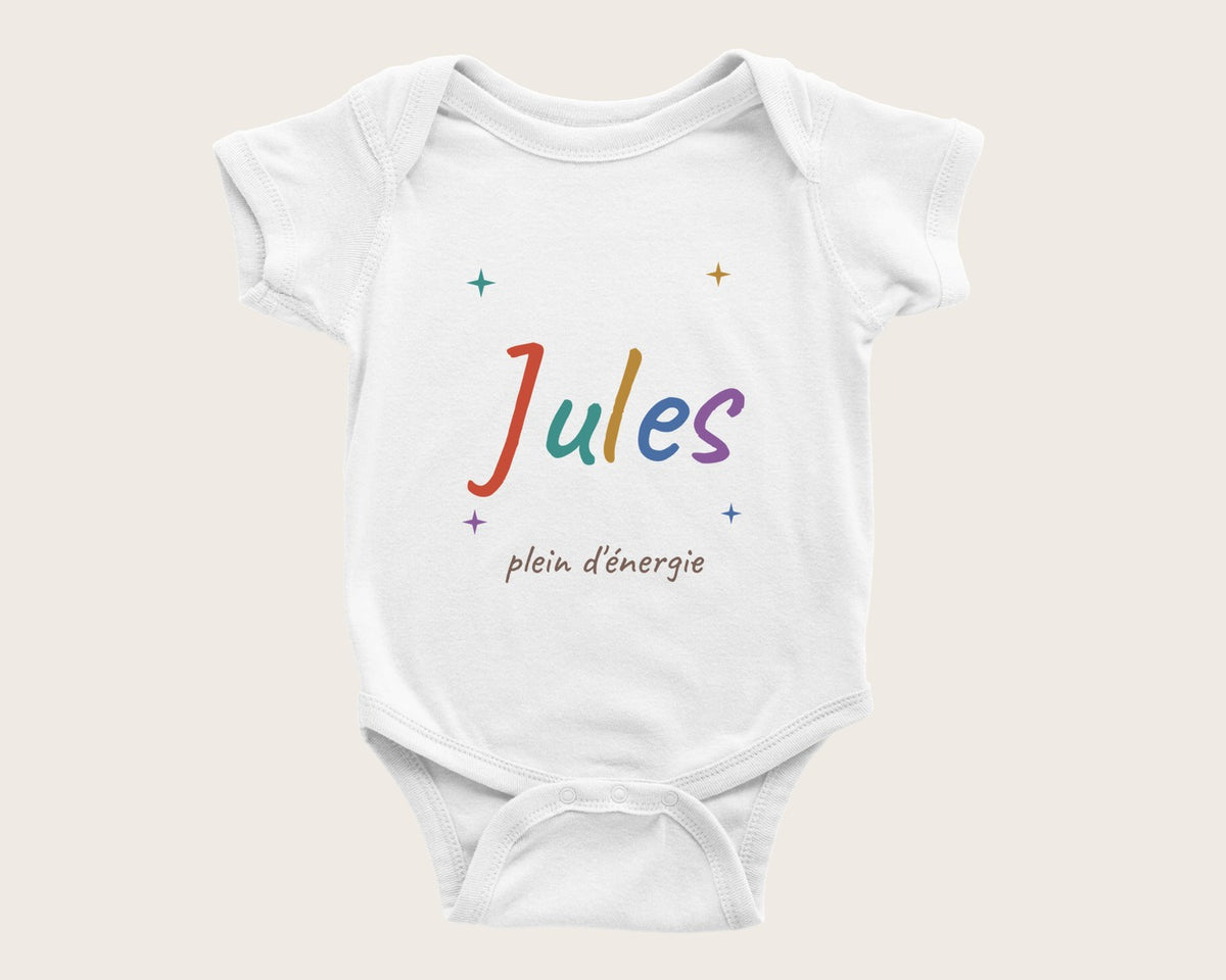 Body bébé personnalisé avec son prénom en couleurs – body manches courtes blanc