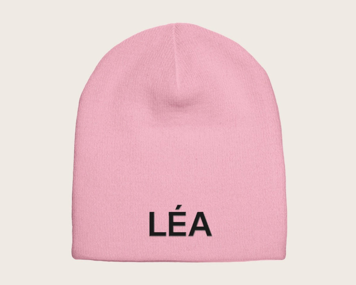 Bonnet personnalisé brodé avec votre texte – rose pâle