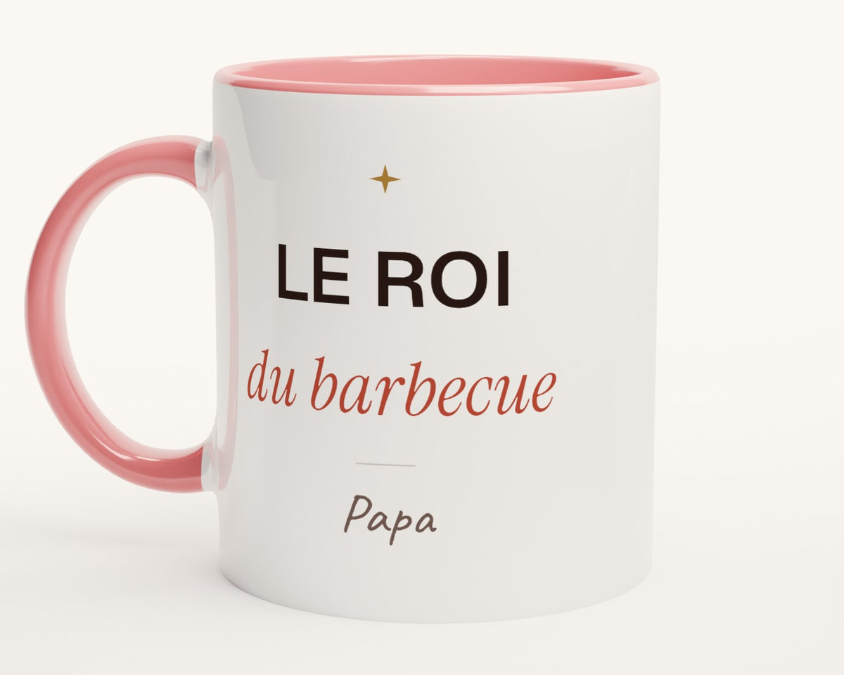 Mug humour « Le roi du barbecue » personnalisé – intérieur et anse roses