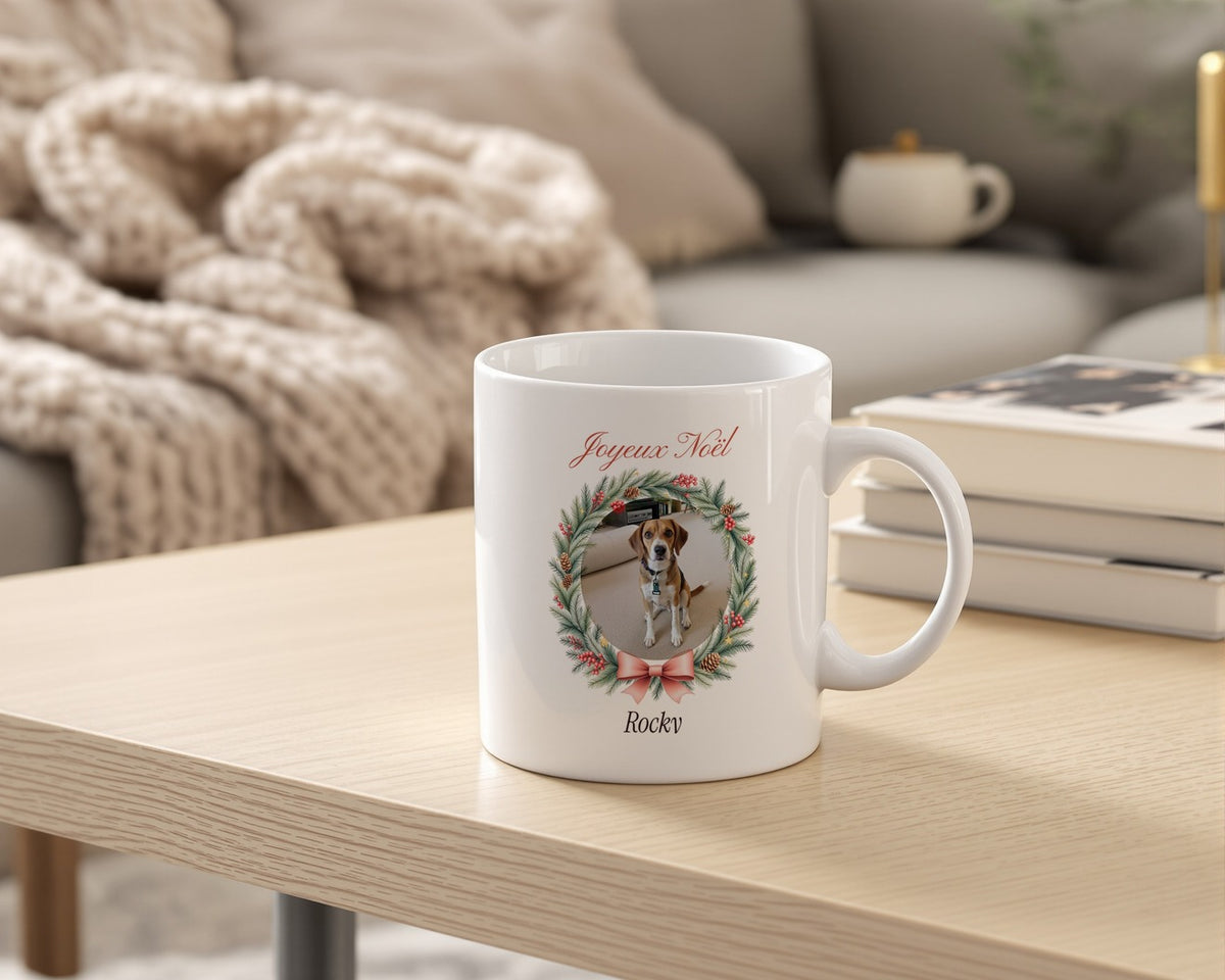 Mug de Noël avec la photo de votre chien – mise en situation