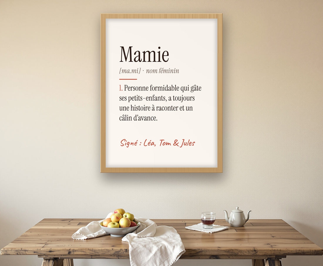 Affiche « Définition de Mamie » personnalisée – mise en situation, encadrée au mur