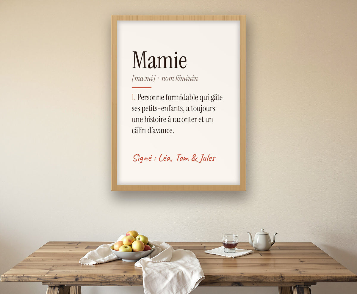 Affiche « Définition de Mamie » personnalisée – mise en situation, encadrée au mur