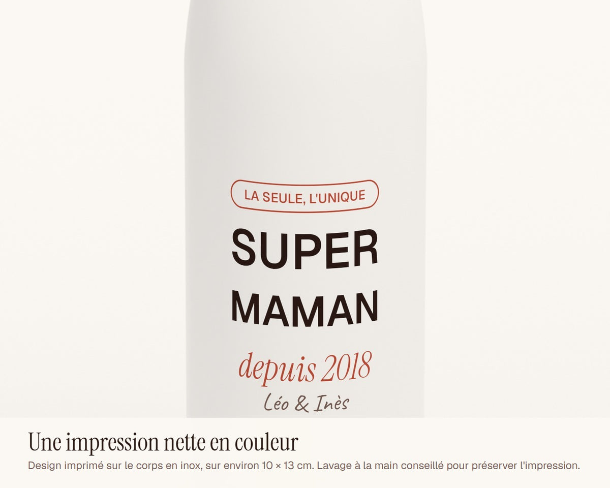 Gourde « Super Maman » personnalisée avec les prénoms – gros plan sur l'impression