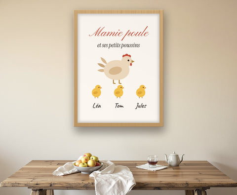 Affiche « Mamie poule » personnalisée avec les petits-enfants – mise en situation, encadrée au mur