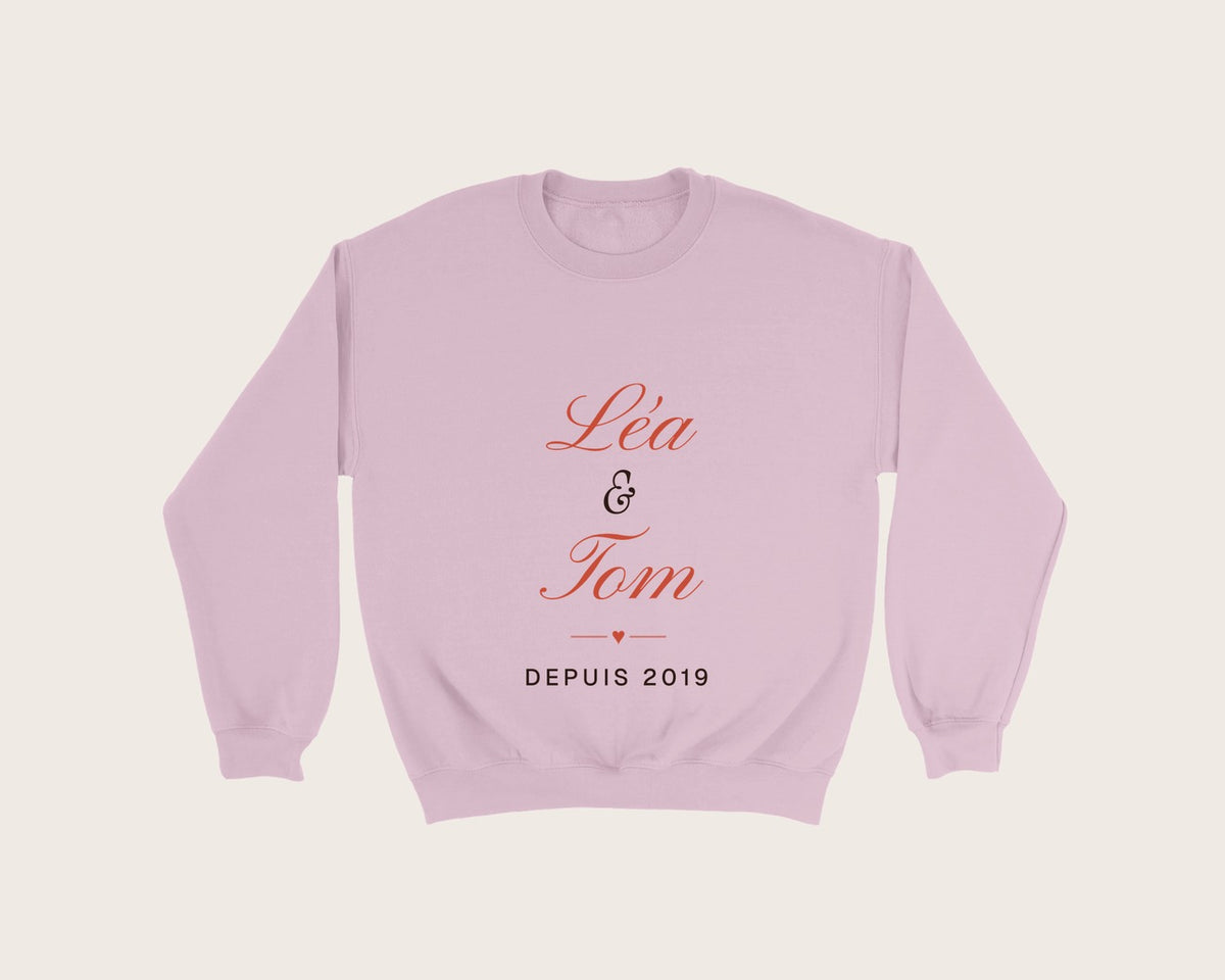 Sweat couple personnalisé avec vos prénoms – sweat col rond rose clair