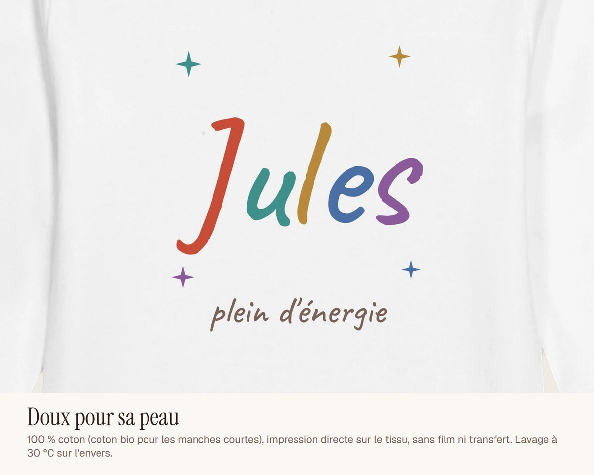 Body bébé personnalisé avec son prénom en couleurs – gros plan sur l'impression