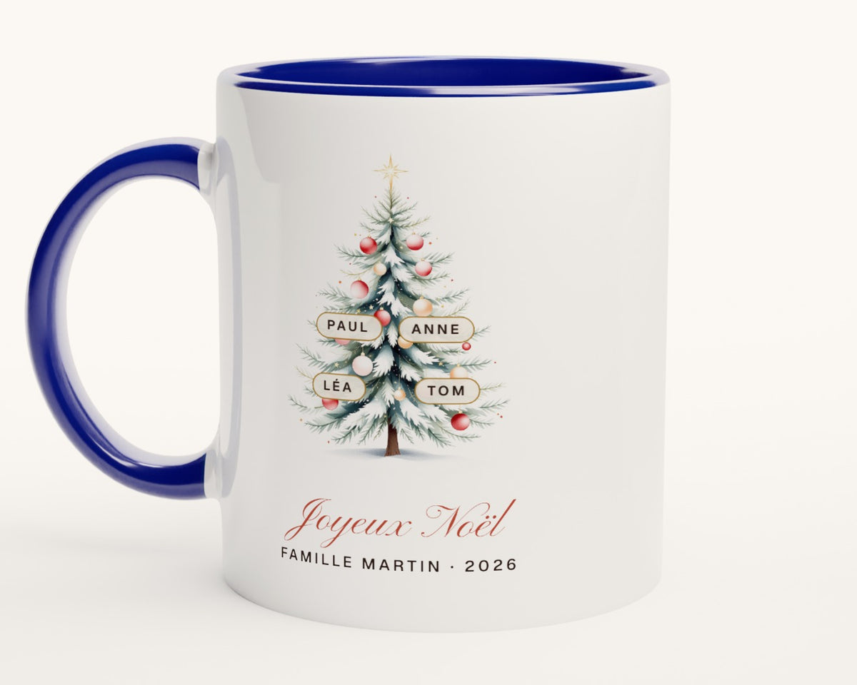 Mug sapin de Noël personnalisé avec les prénoms de la famille – intérieur et anse bleus