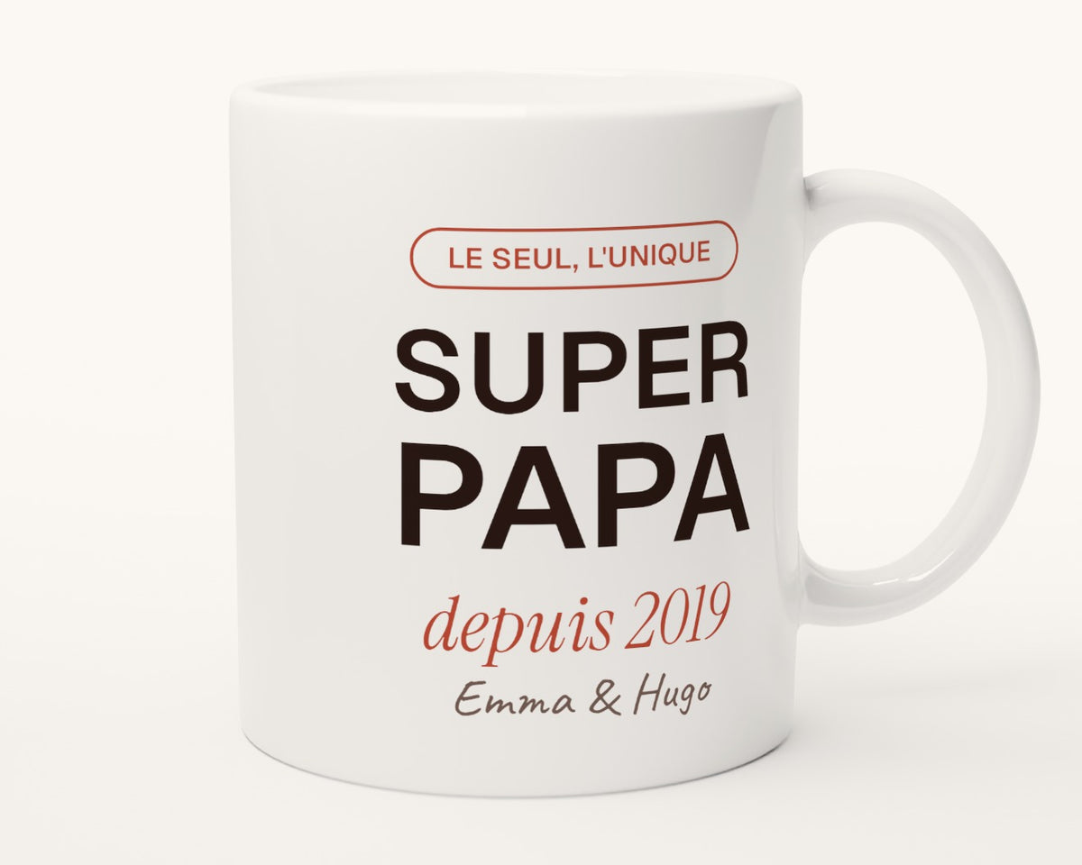 Mug personnalisé « Super Papa » avec l'année et les prénoms – autre face, anse à droite