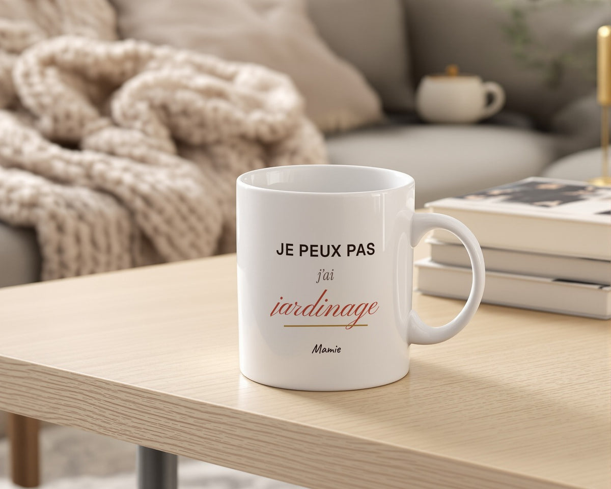 Mug humour « Je peux pas, j'ai jardinage » personnalisé – mise en situation