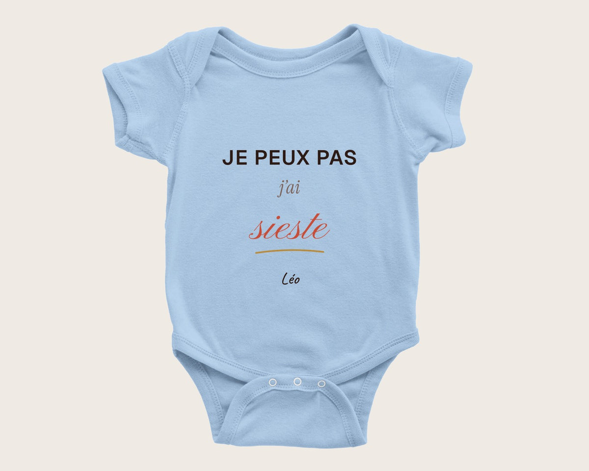 Body bébé « Je peux pas, j'ai sieste » personnalisé – body manches courtes bleu