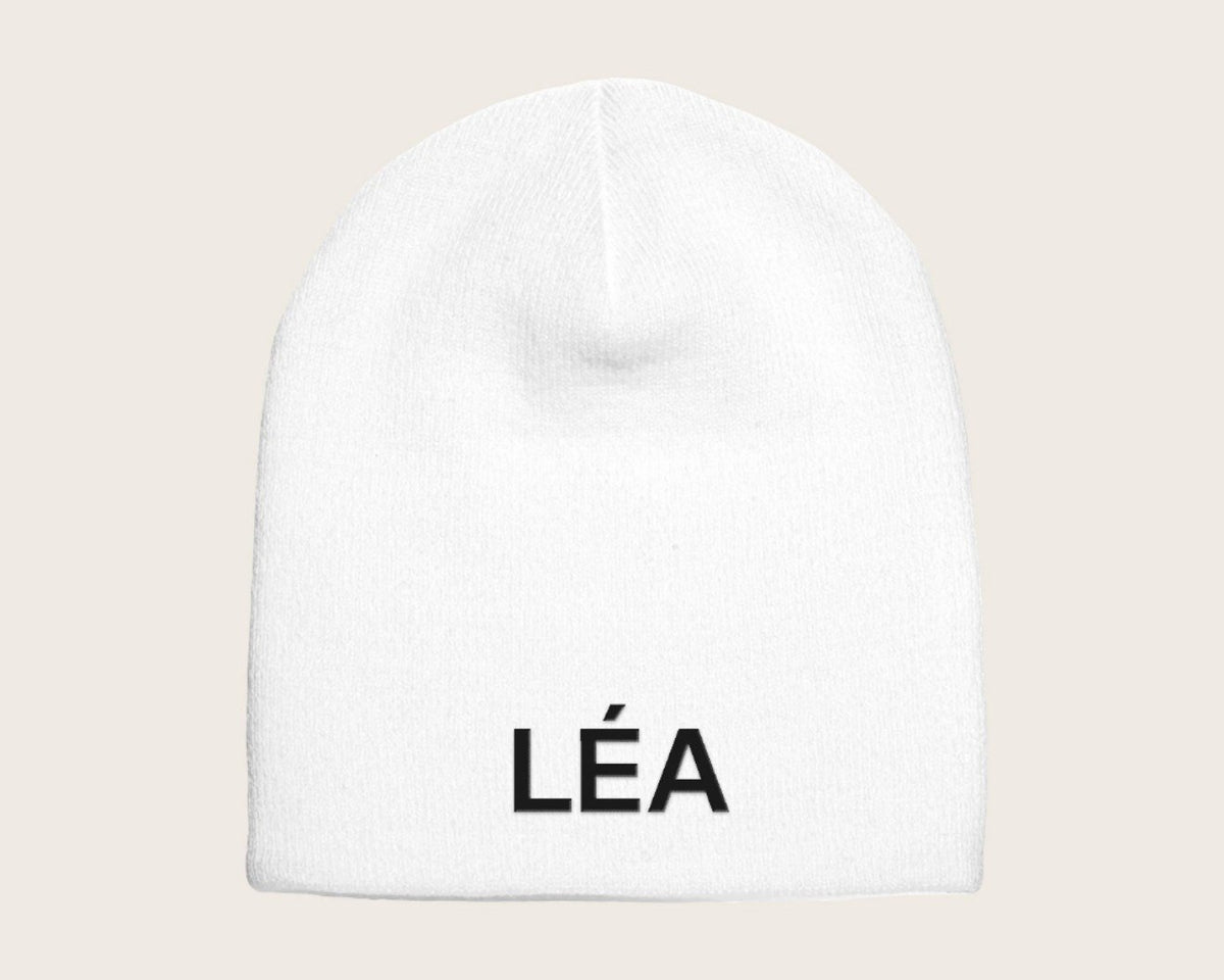 Bonnet personnalisé brodé avec votre texte – blanc