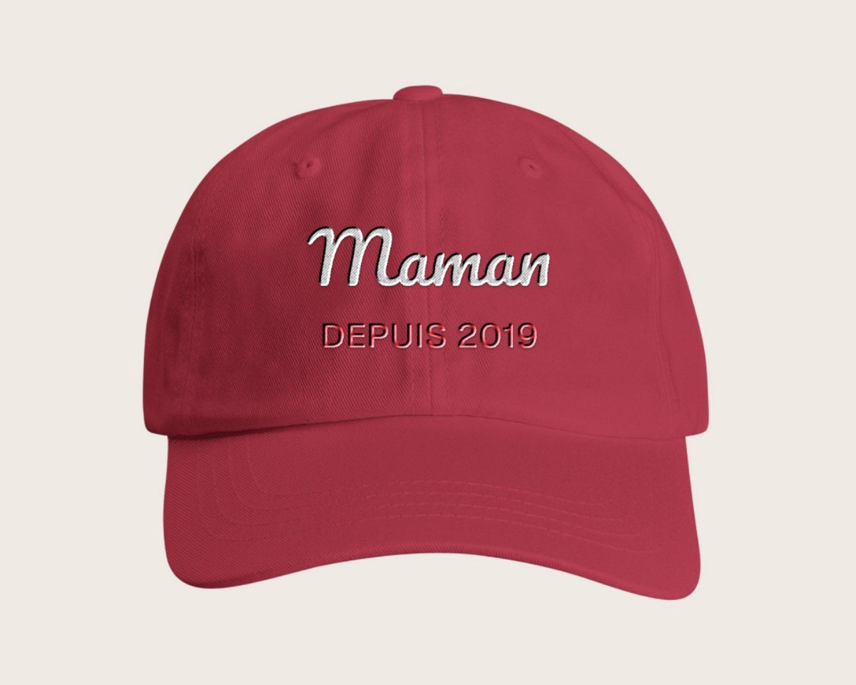 Casquette brodée « Maman depuis… » personnalisée – framboise