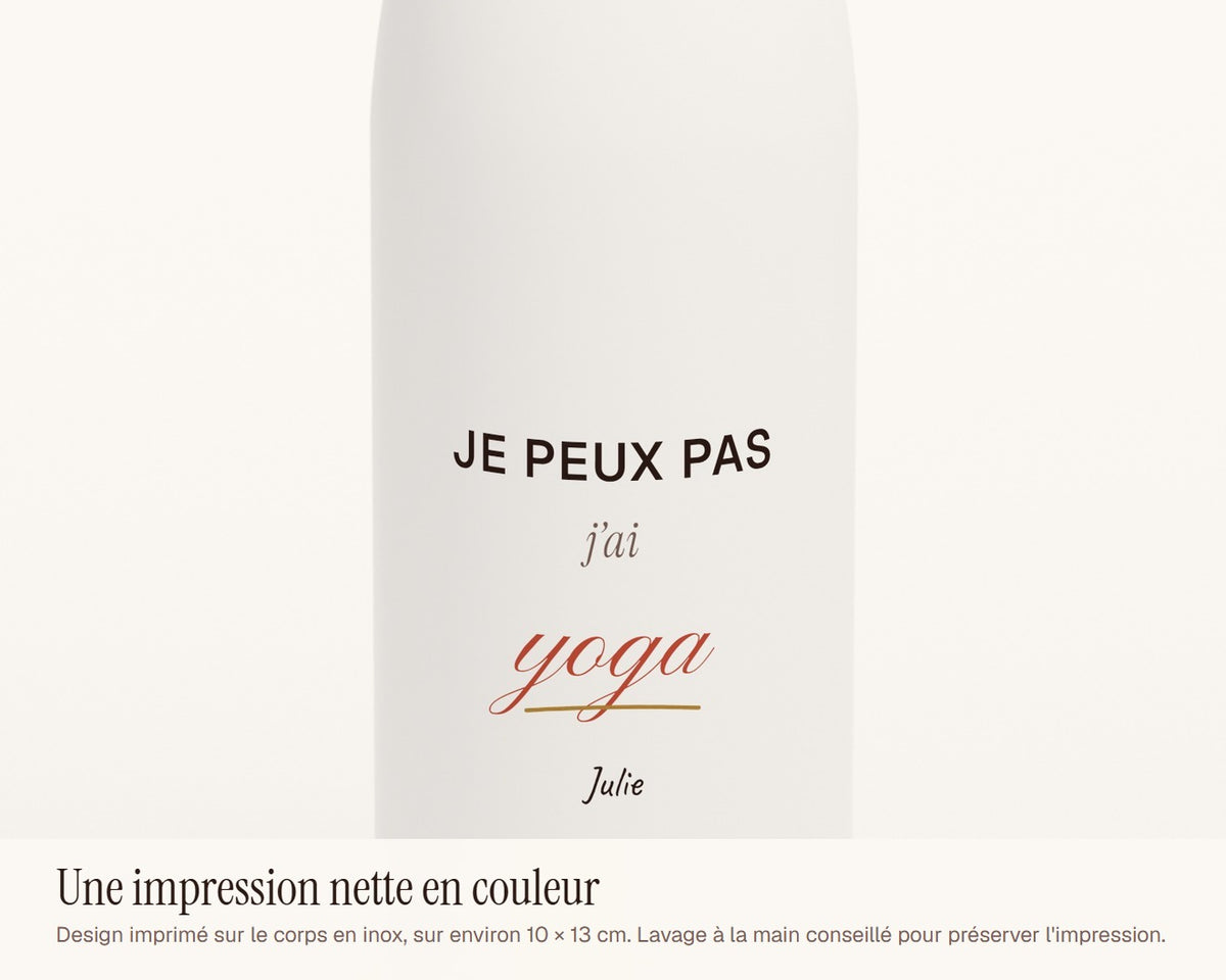 Gourde « Je peux pas, j'ai yoga » personnalisée – gros plan sur l'impression