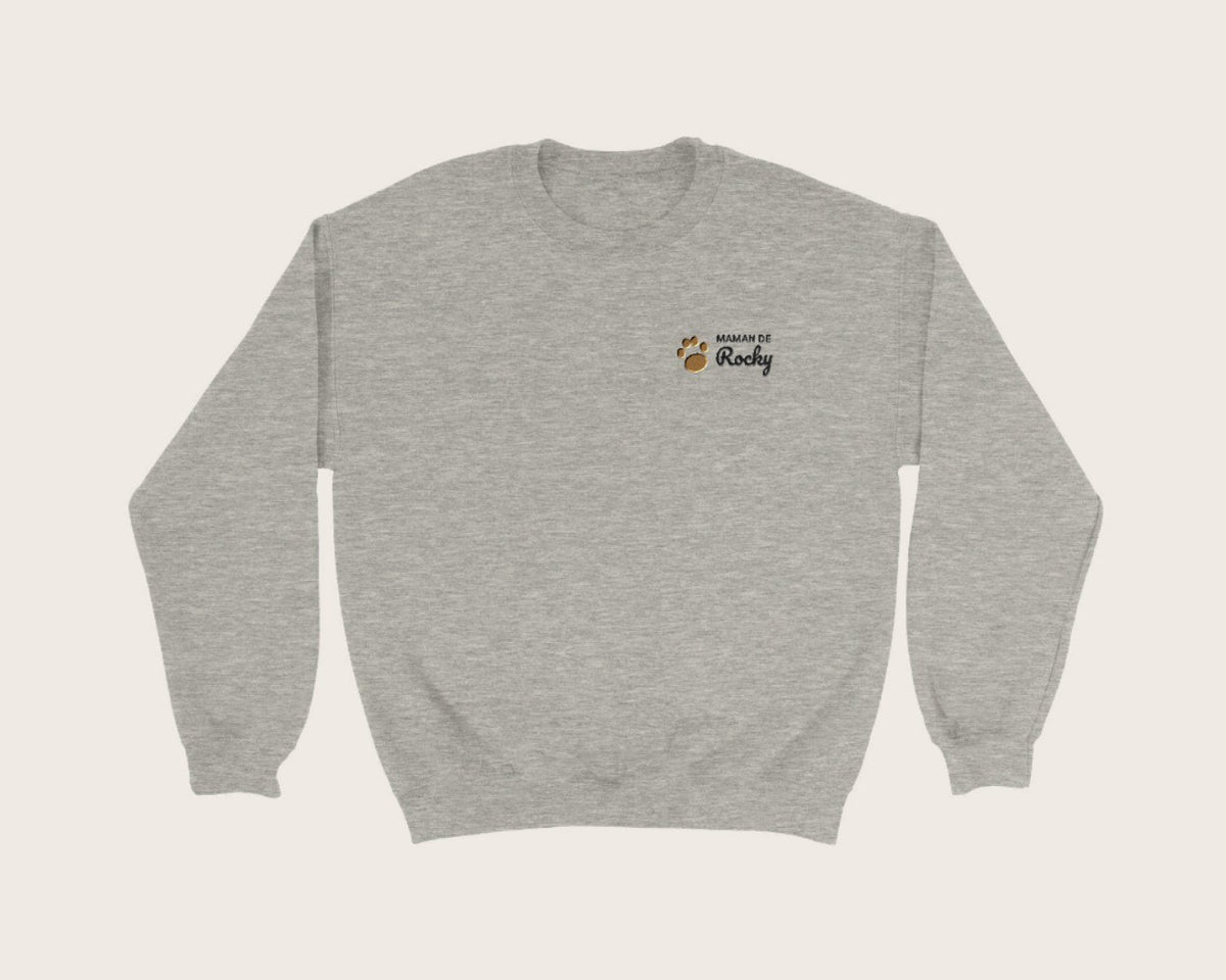 Sweat brodé « Maman de » avec le nom de votre chien – sweat col rond gris chiné