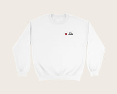 Sweat brodé personnalisé prénom et petit cœur