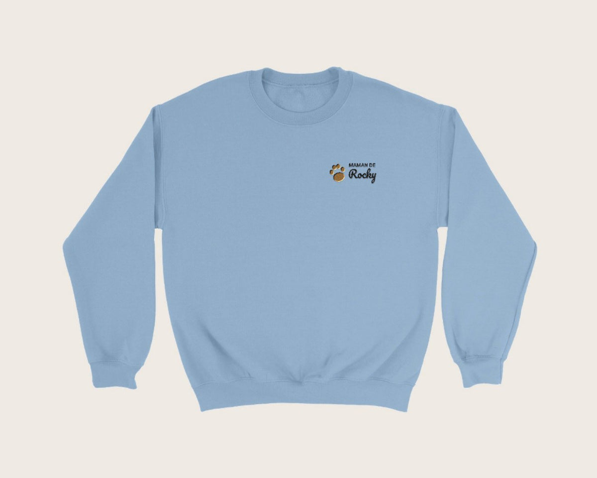 Sweat brodé « Maman de » avec le nom de votre chien – sweat col rond bleu ciel