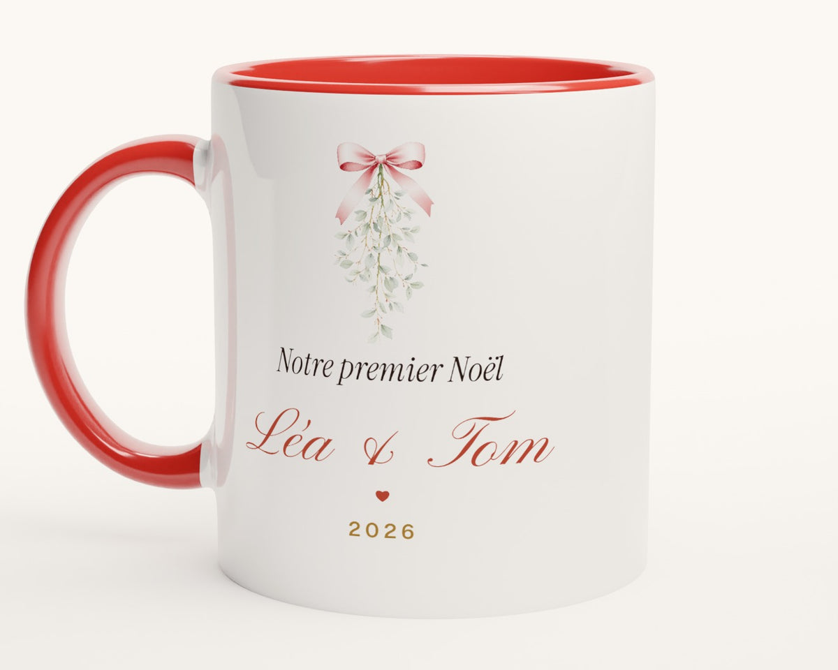 Mug « Notre premier Noël » en amoureux personnalisé – intérieur et anse rouges