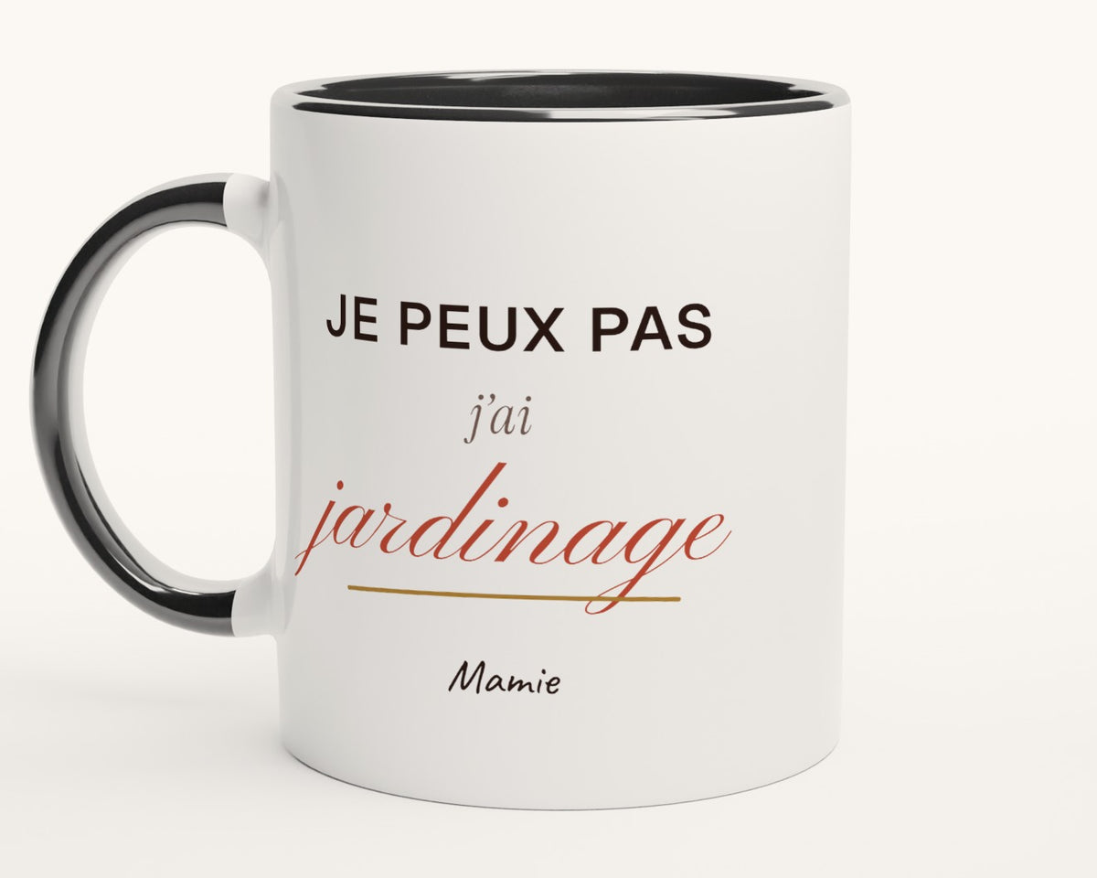 Mug humour « Je peux pas, j'ai jardinage » personnalisé – intérieur et anse noirs