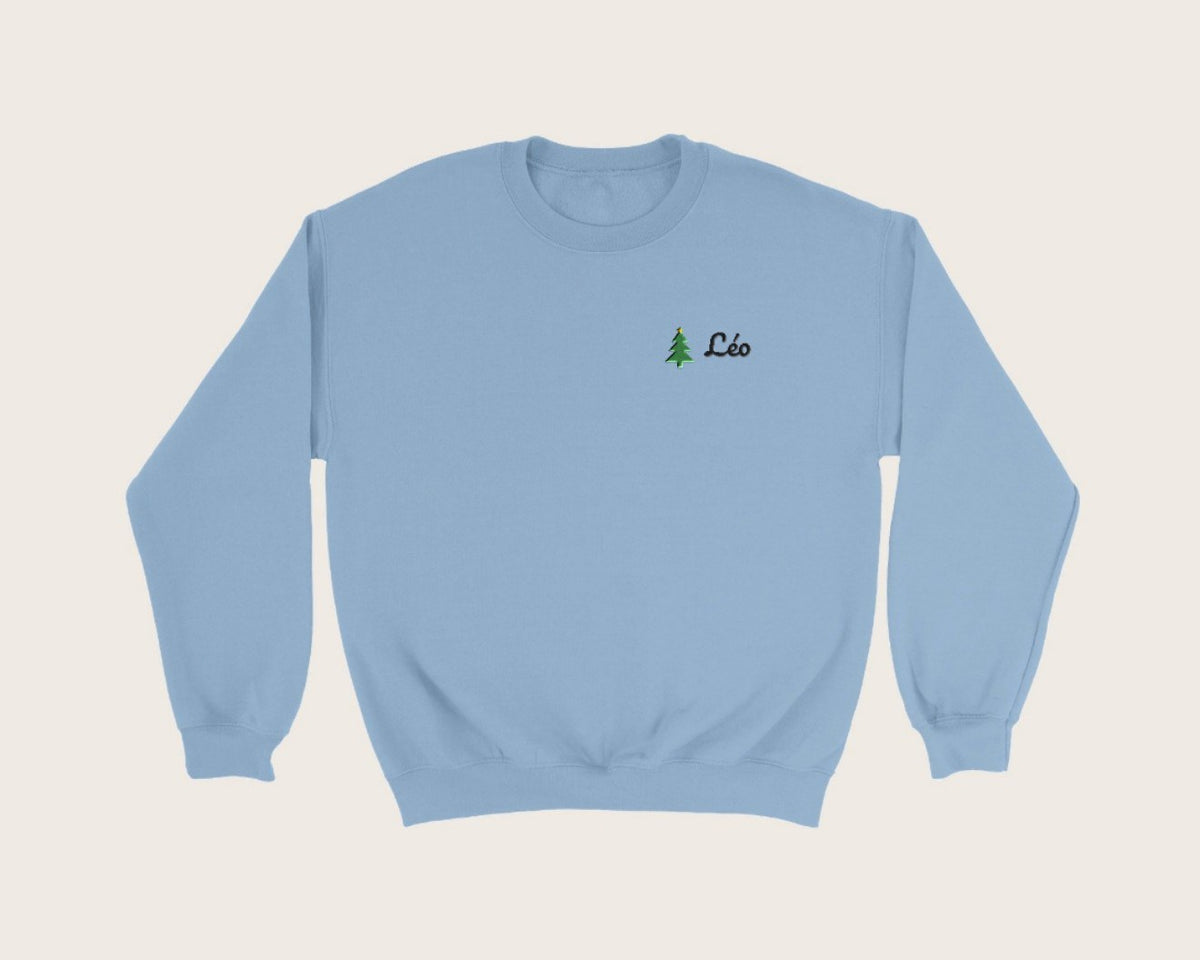 Sweat de Noël brodé avec prénom – sweat col rond bleu ciel