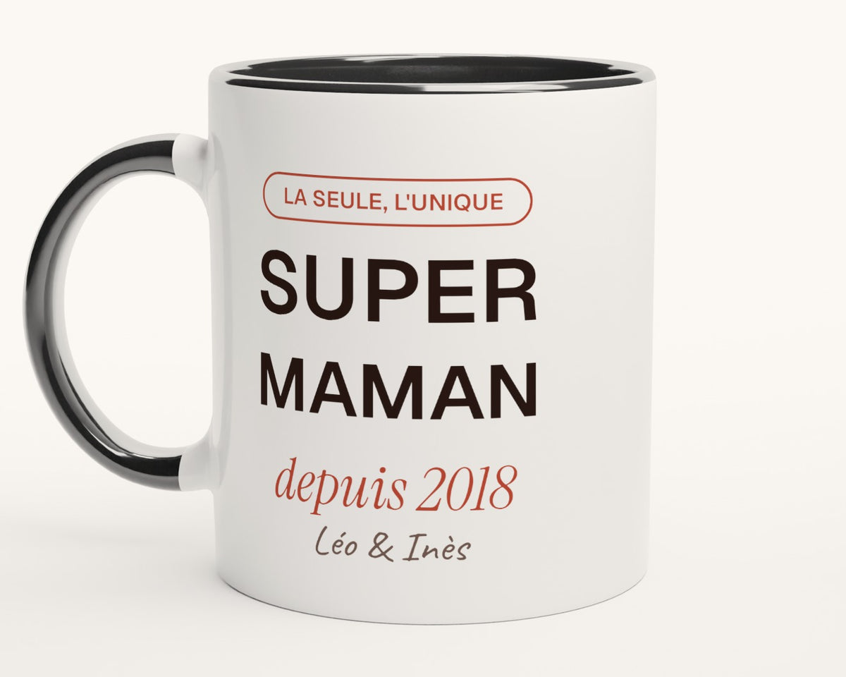 Mug personnalisé « Super Maman » avec l'année et les prénoms – intérieur et anse noirs