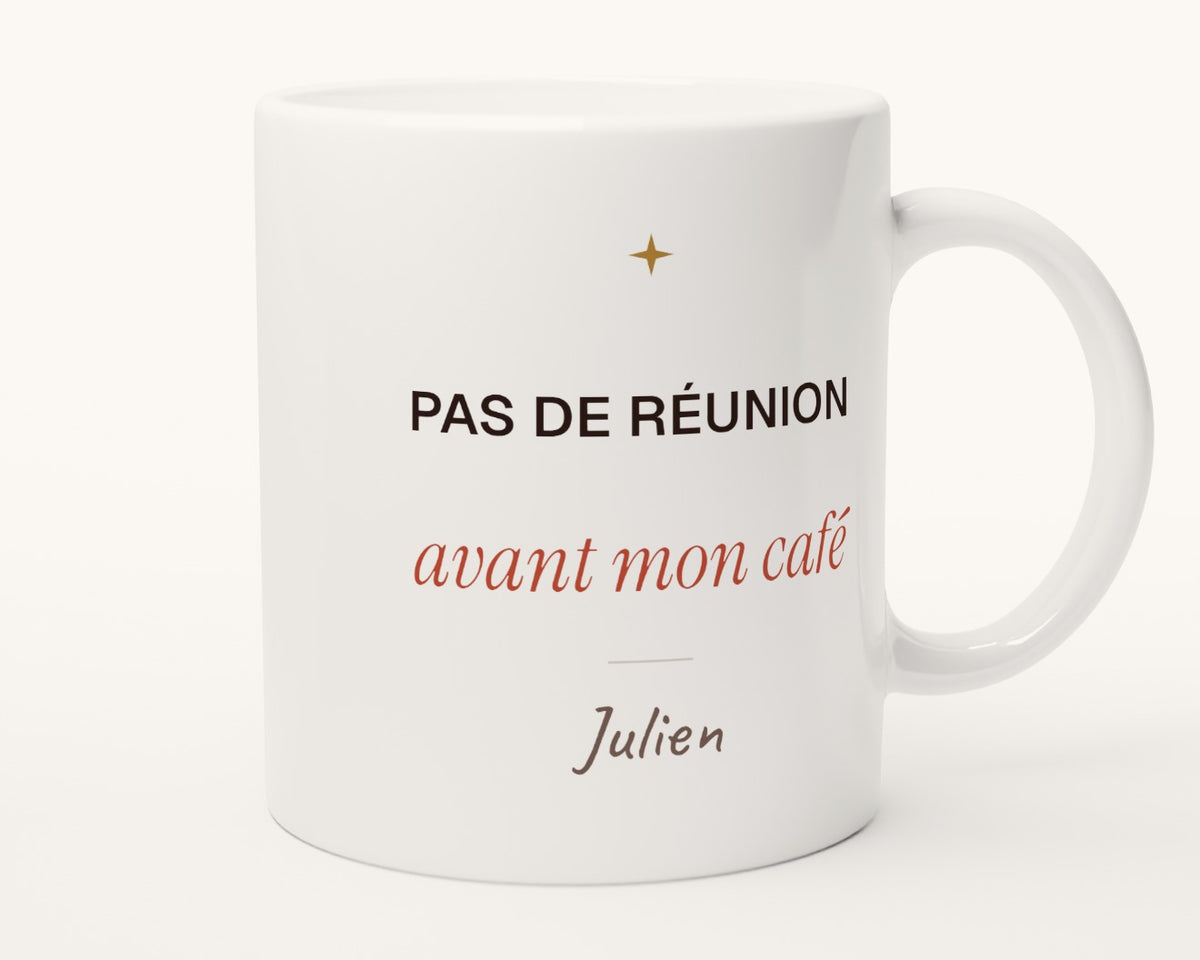 Mug humour « Pas de réunion avant mon café » personnalisé – autre face, anse à droite